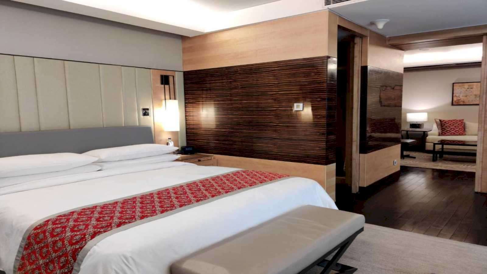 Luxury King Suite