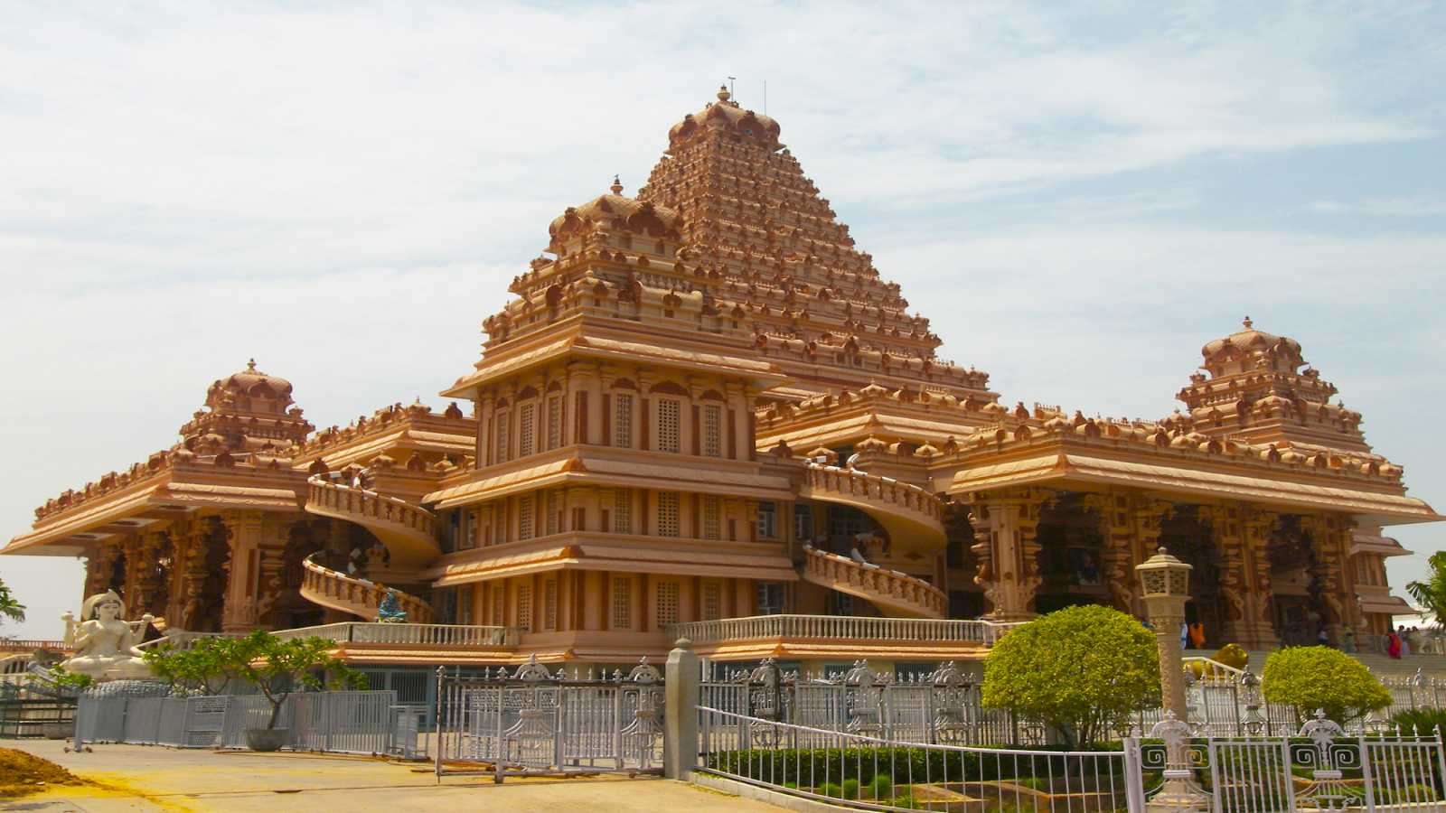 Chattarpur Mandir