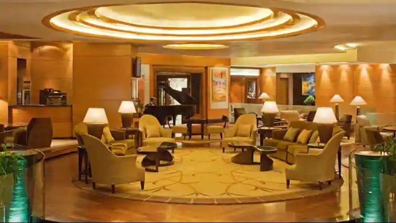 R - The Lounge