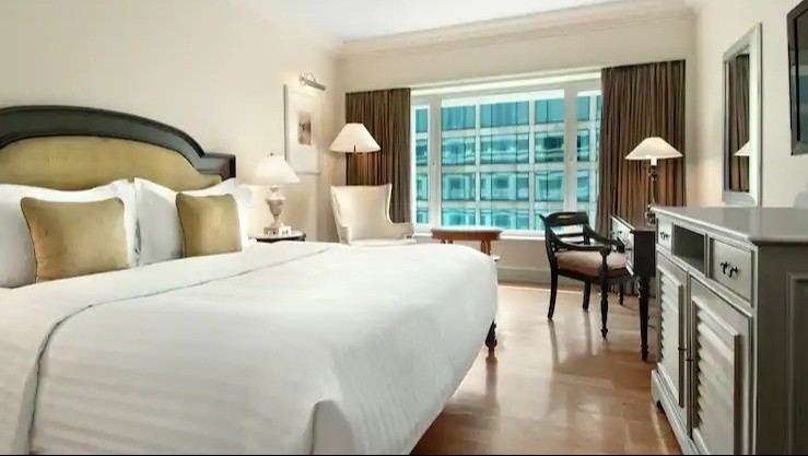King Hilton Guestroom
