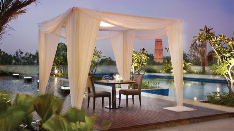 Dining By The Pool