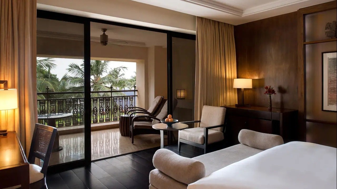 1 King Bed with Bay View and Club Access
