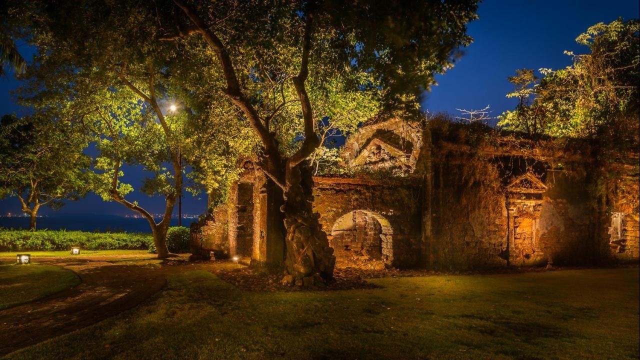 Chapel Lawns