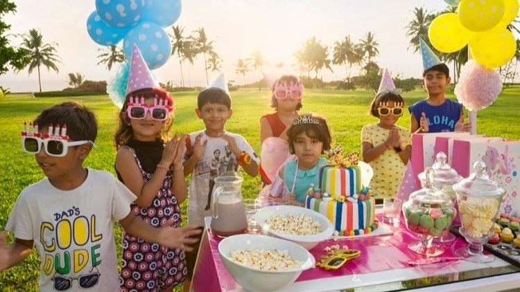 Kids At Taj