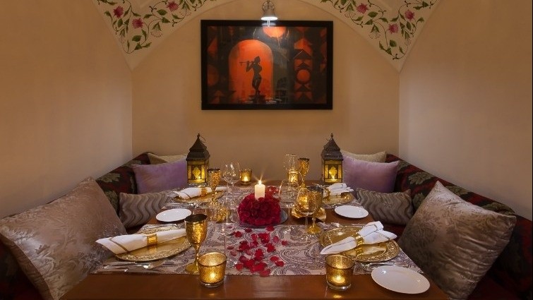 Unique Dinning
