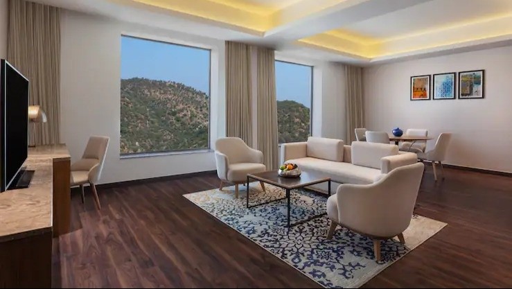 Deluxe Suite