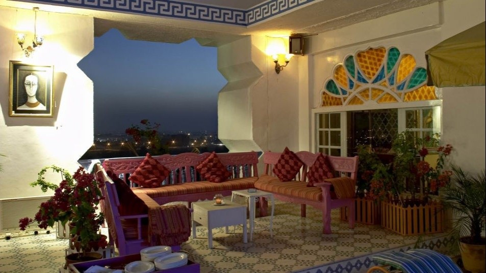 ta BLU Rooftop Bar