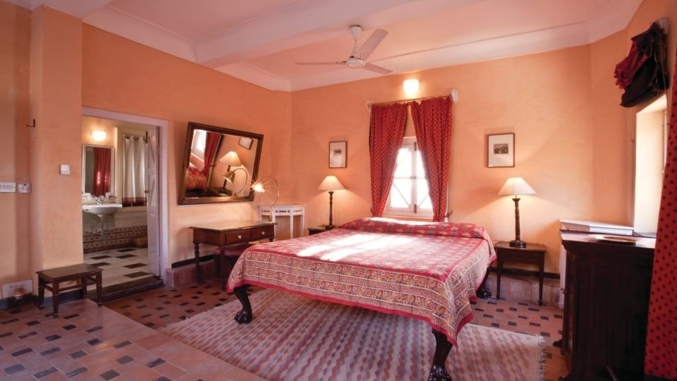Meru Mahal (Mountain Palace)