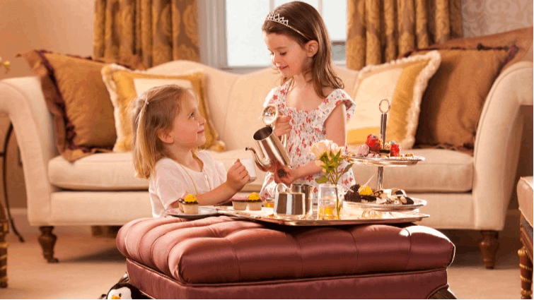 Kids At Taj