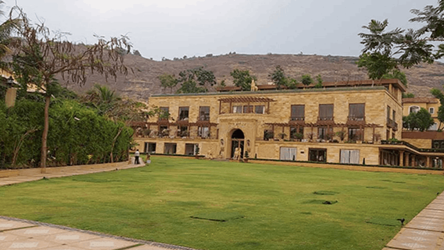 DELLA GALLERY LAWN