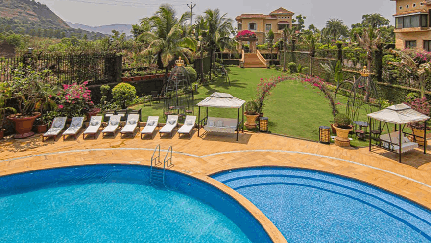 SWIMMING POOL LAWN