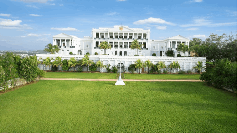 Main Lawns