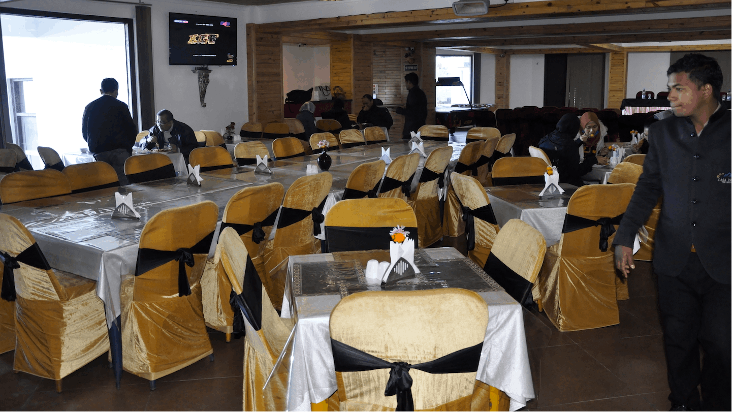 Restaurant Hall	