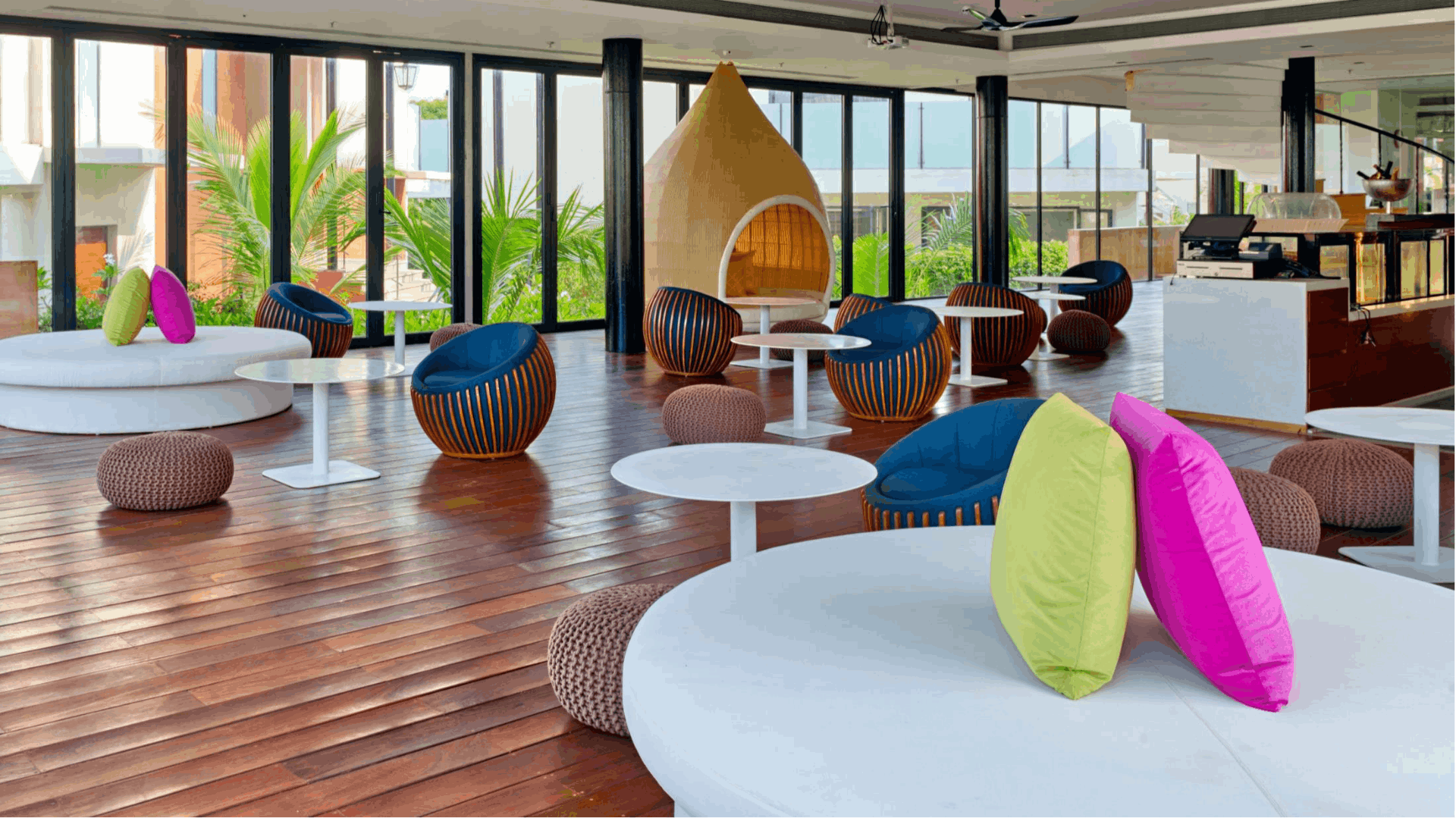 Cerulean - Pool Lounge