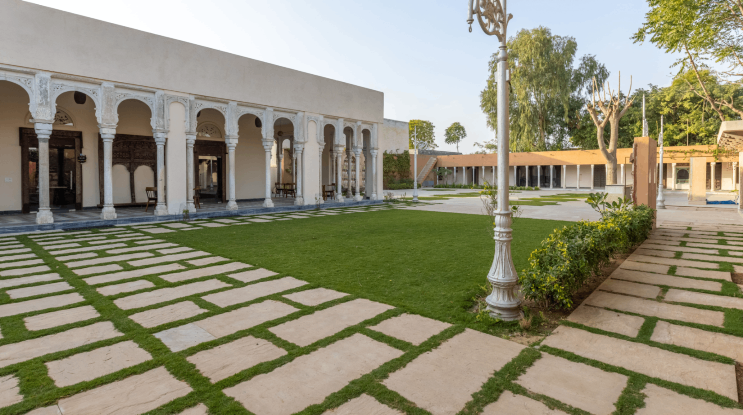Vivaana Lawn