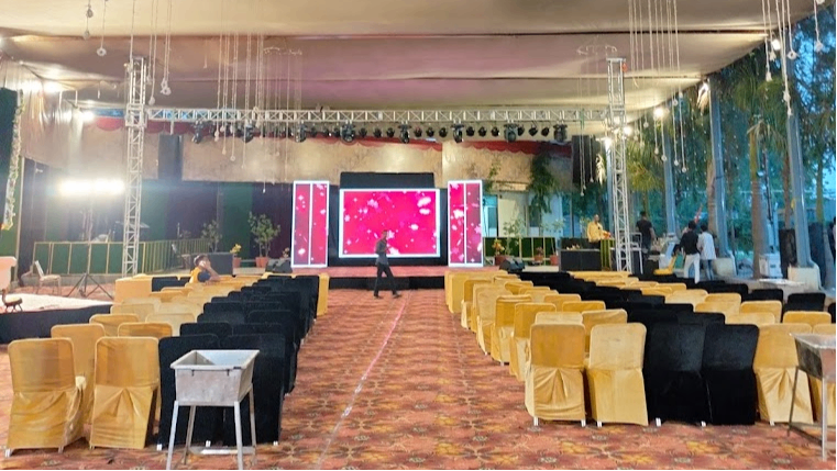 THE BALLROOM 