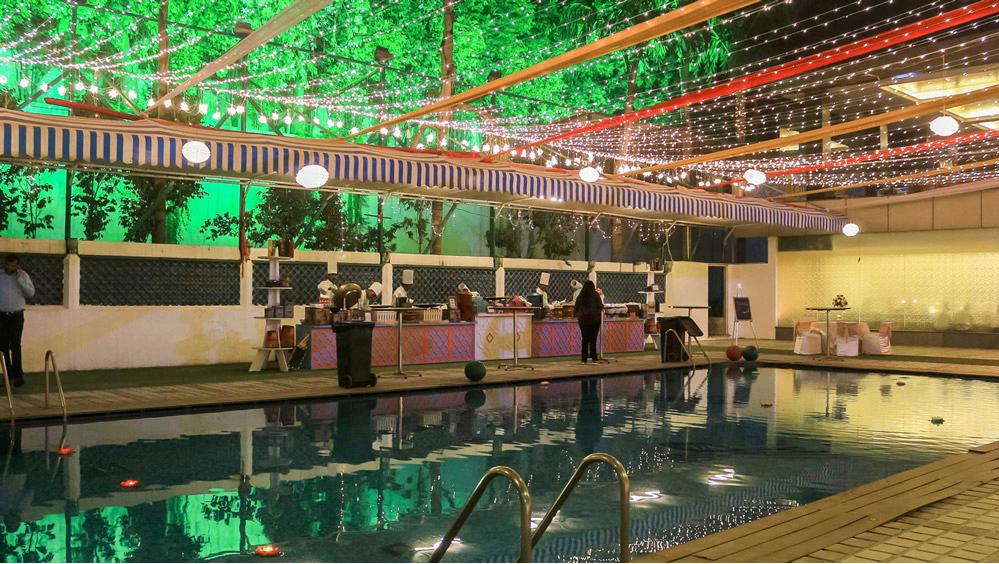 Dee Royal-I with Poolside Area