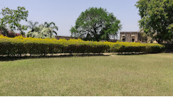 Lake Side Lawn