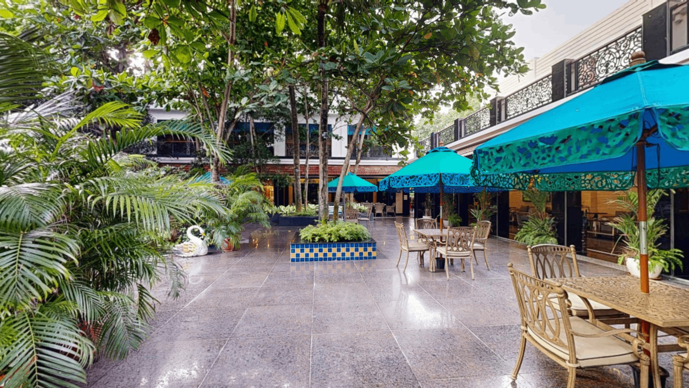 Pool Bar