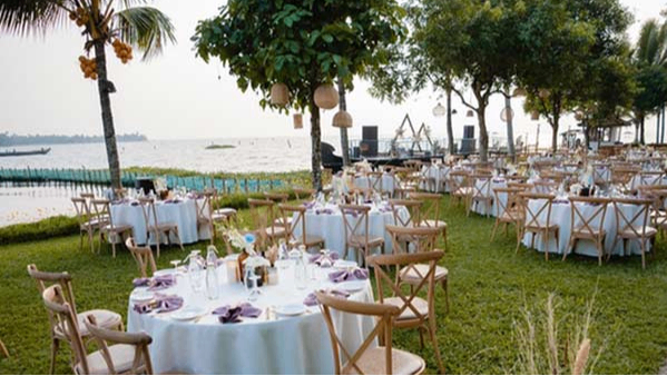 Lake Side Lawn