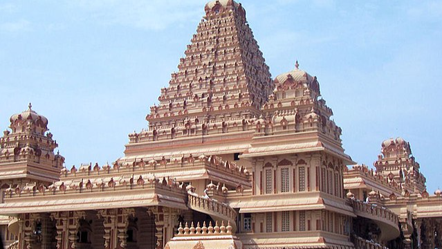 Chattarpur Mandir