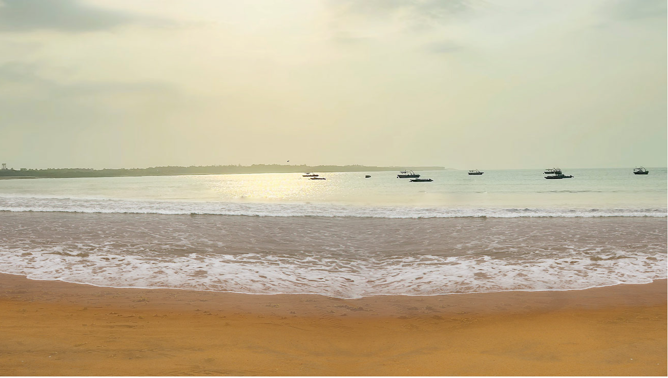 Aksa Beach