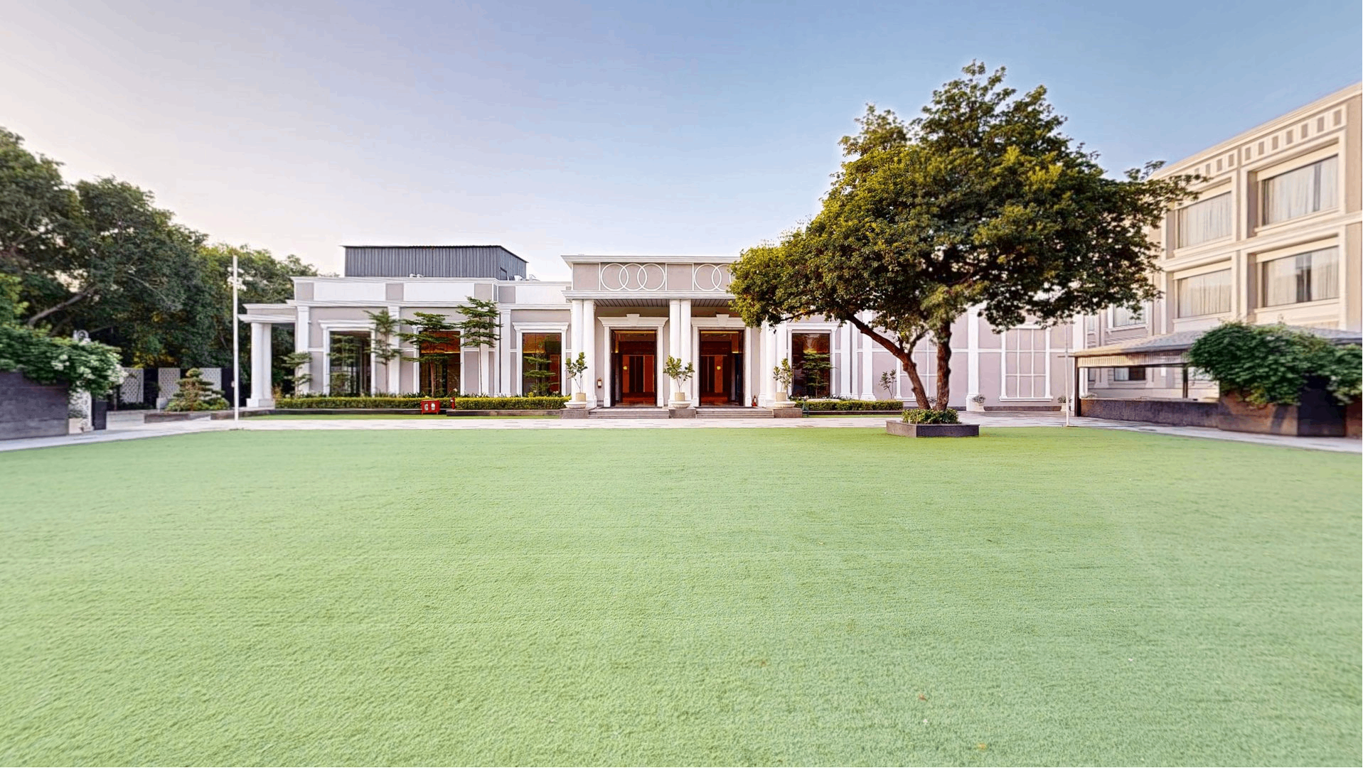 Oyster Lawn