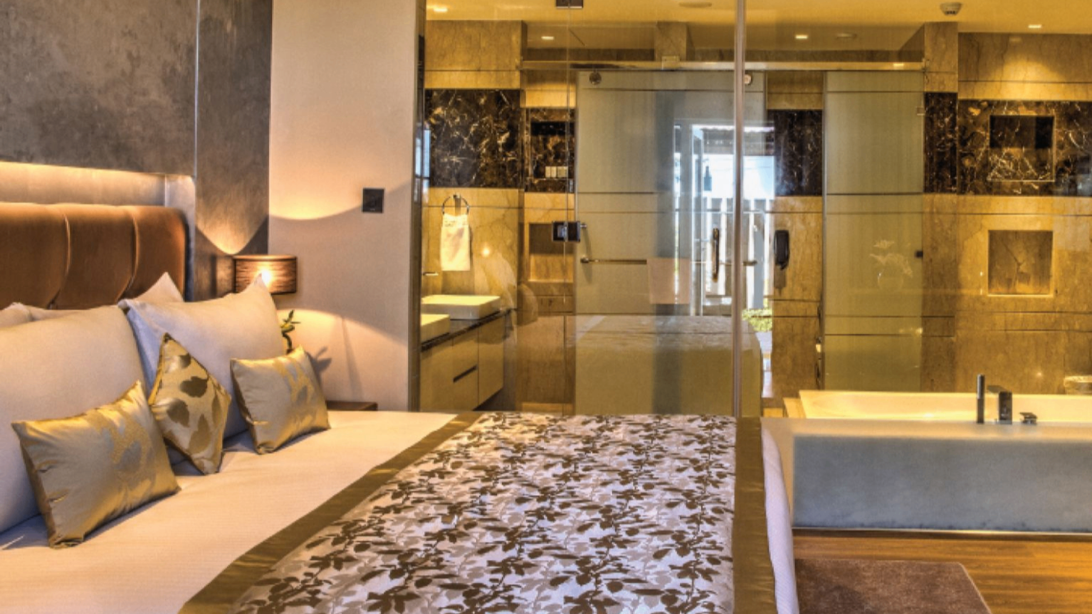 WINE THEMED UNIQUE SUITES WITH PRIVATE GARDEN KING BED