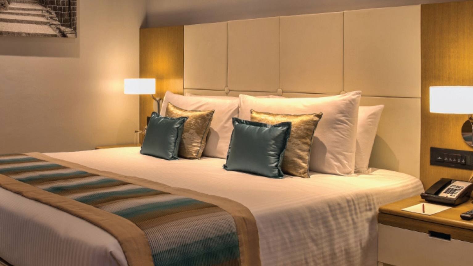 EXECUTIVE ROOM KING BED