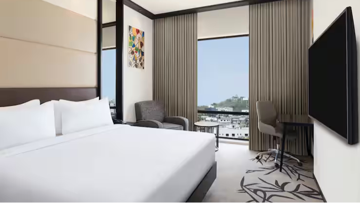 King Guest Room Hill View