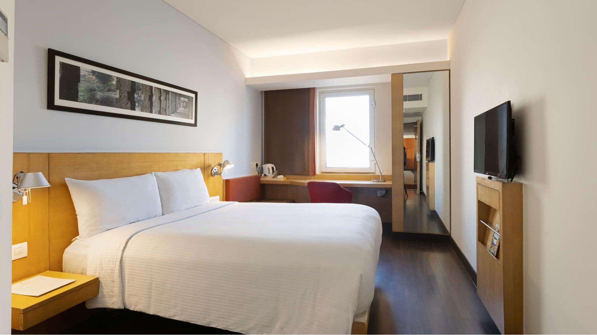 Standard Queen Room with Extra Benefits