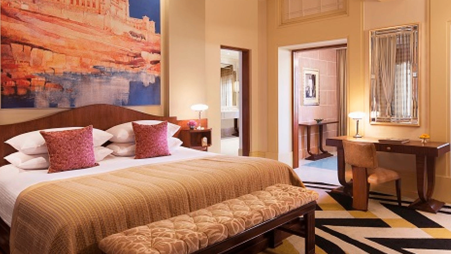 HISTORICAL 1 BEDROOM SUITE