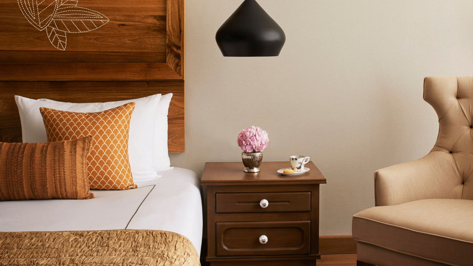 DELUXE ROOM WITH GARDEN VIEW AND BALCONY