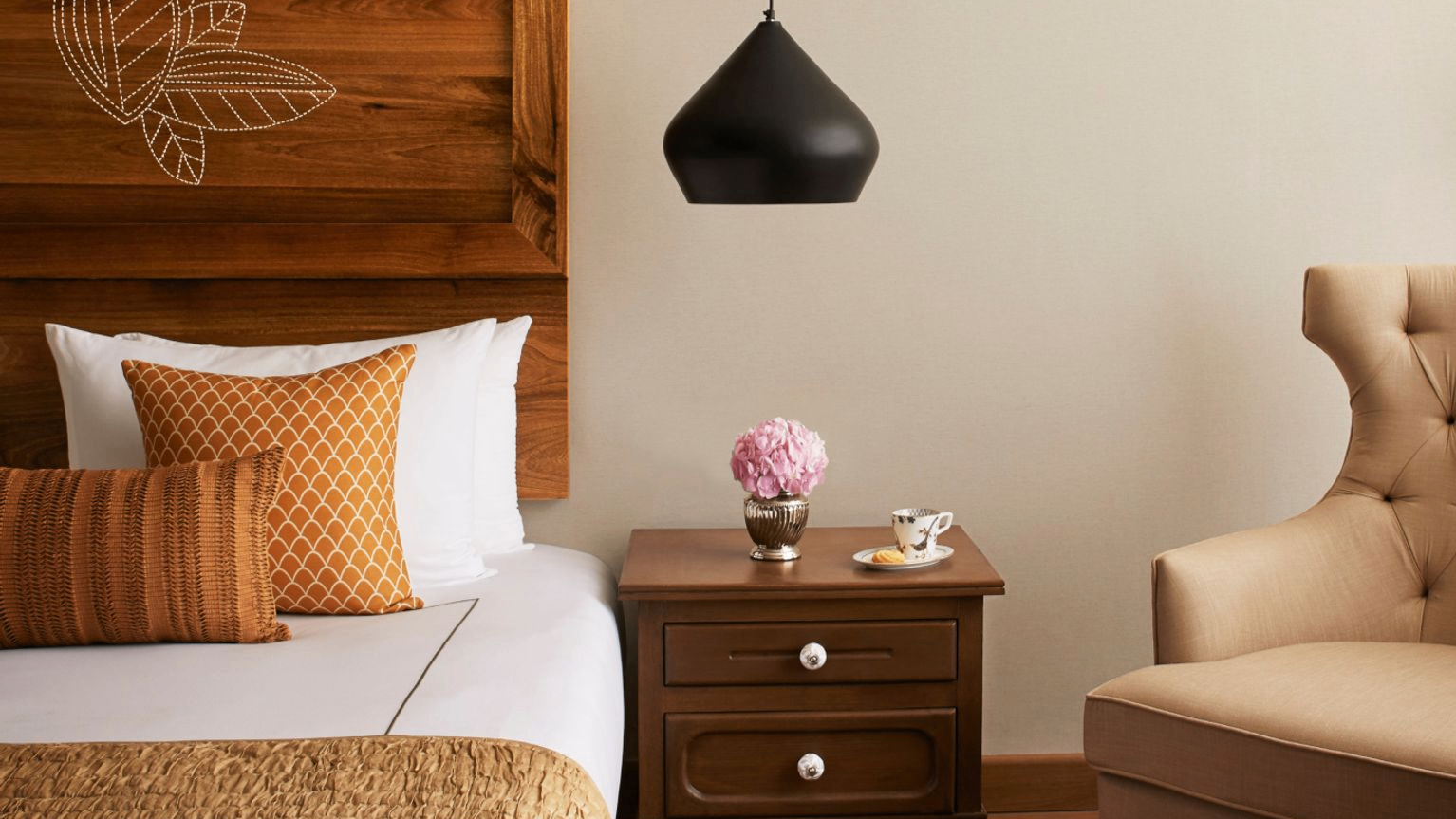 DELUXE ROOM WITH GARDEN AND SIT-OUT