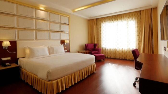 DELUXE ROOM