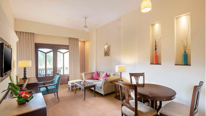 Suite with Living Room - Pool View