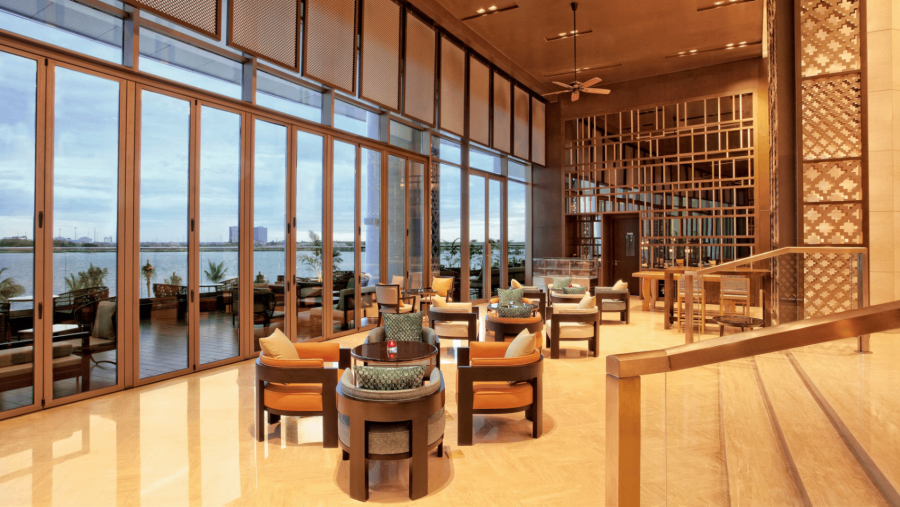GRAND LOUNGE