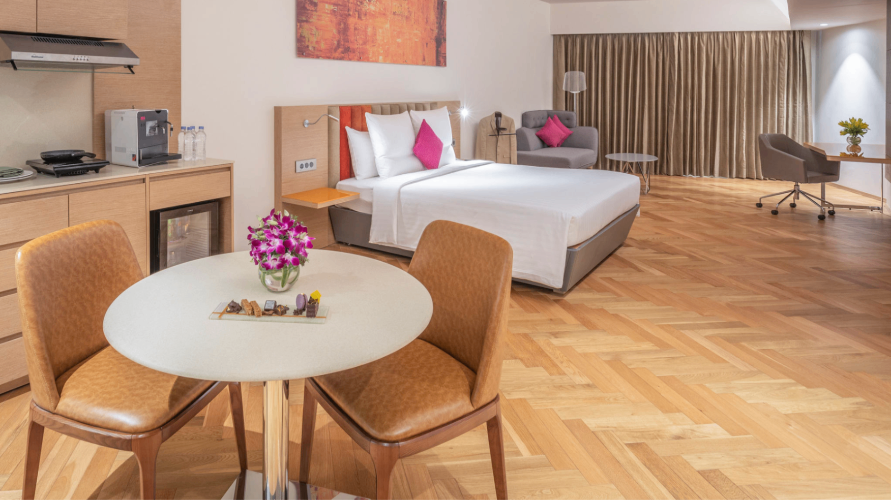 Family Studio Room - Queen Bed