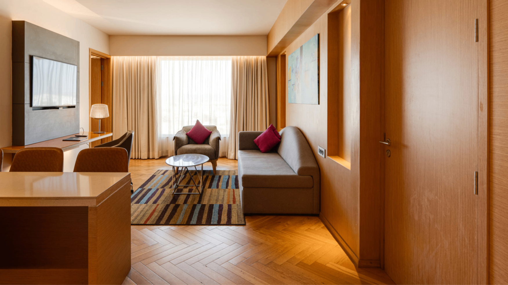 1 Bedroom Family Apartment - Queen Bed