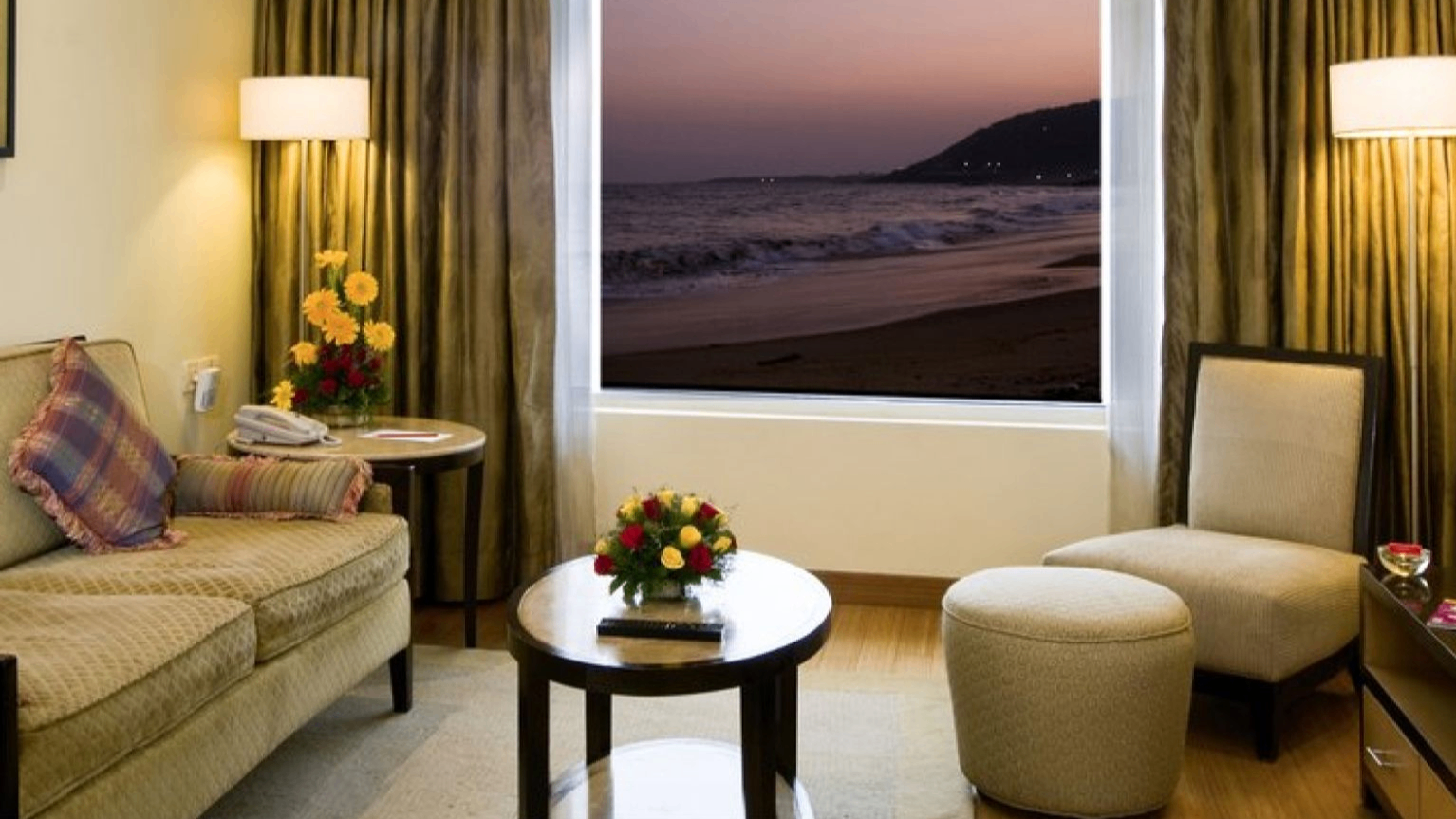 EXECUTIVE SUITE SEA VIEW KING BED