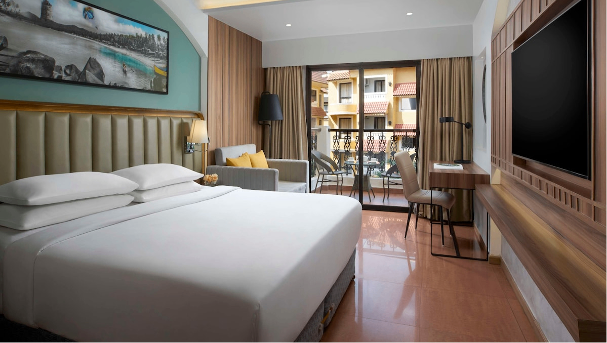 Deluxe Room - Pool View