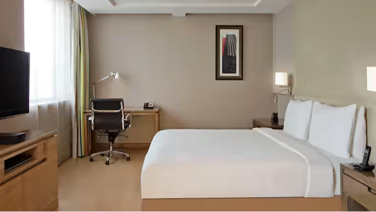 King Accessible Studio with Balcony