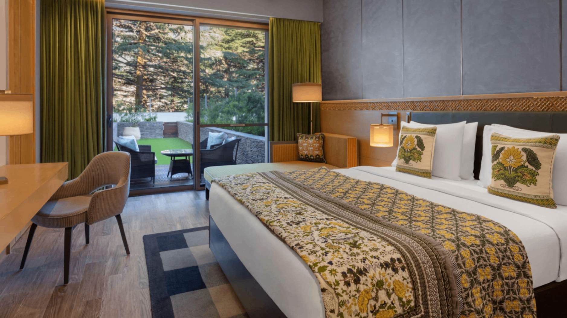 1 King Bed Private Garden