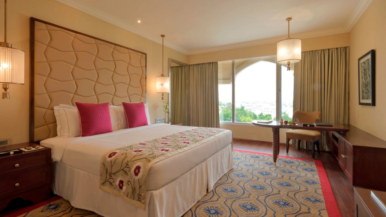 LUXURY KING BED ROOM