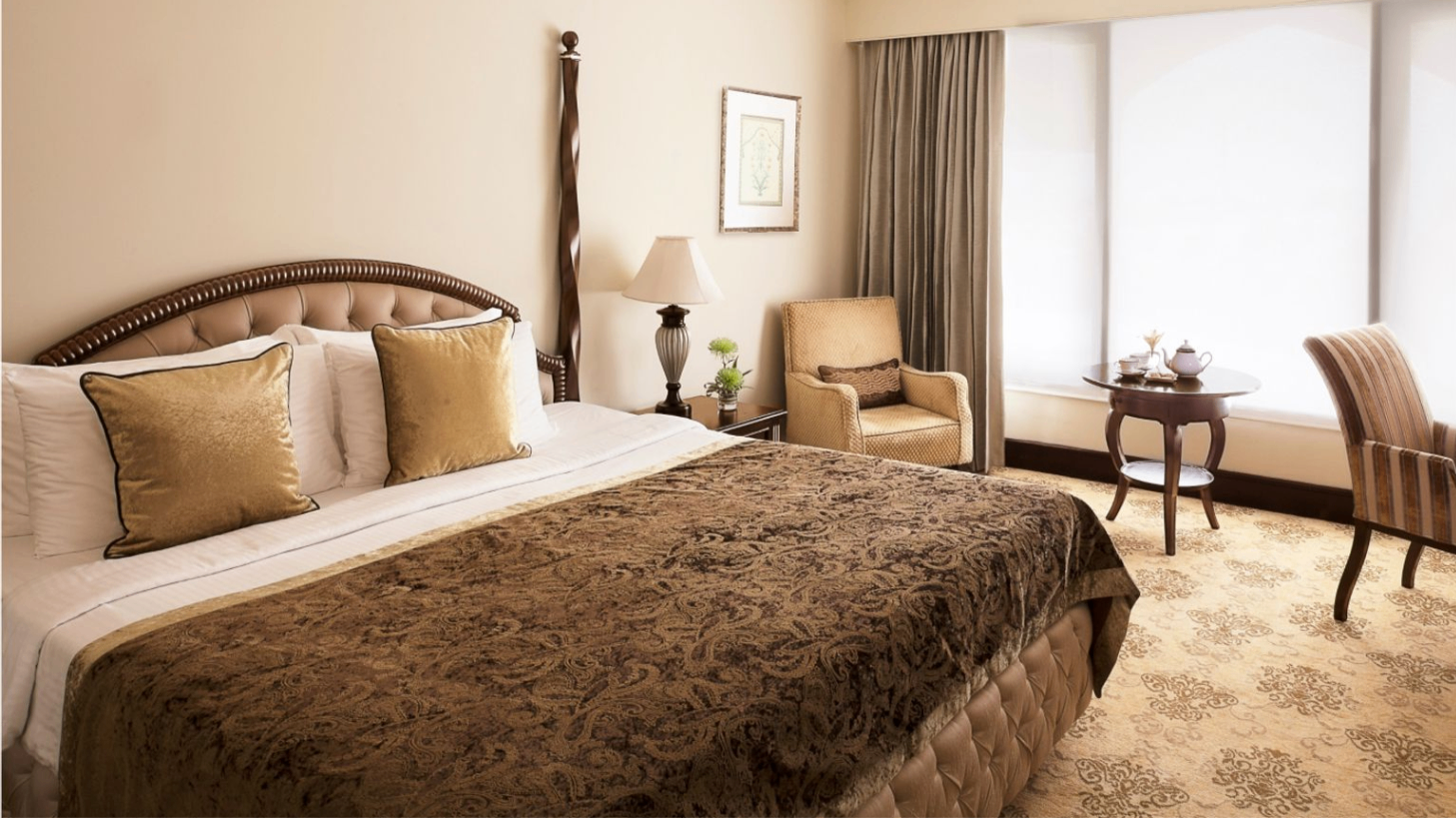 DELUXE KING BED ROOM