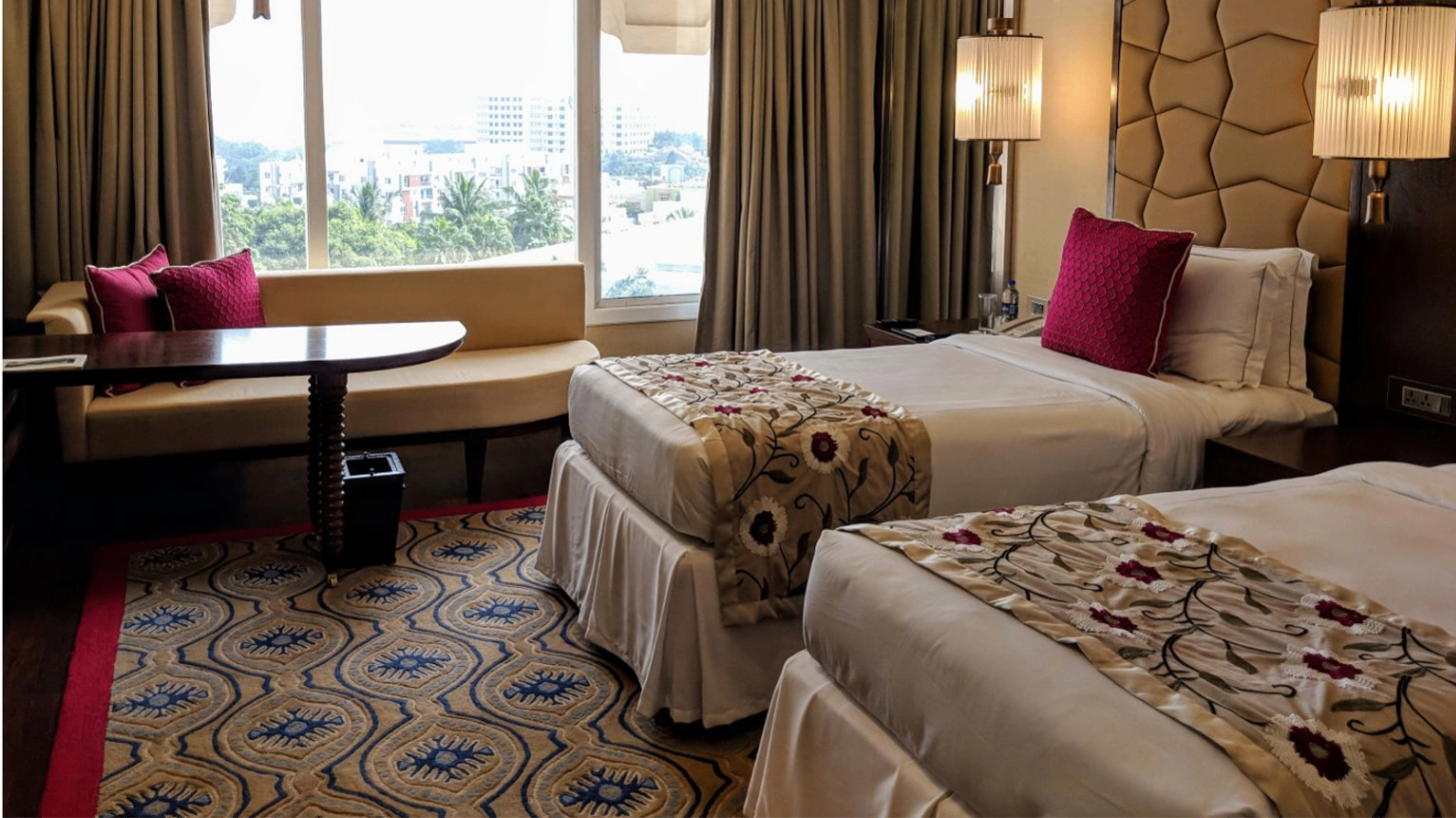 DELUXE TWIN BEDS ROOM