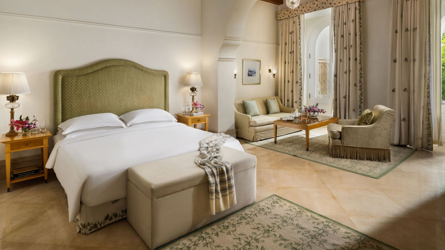 PALACE ROOM GARDEN VIEW