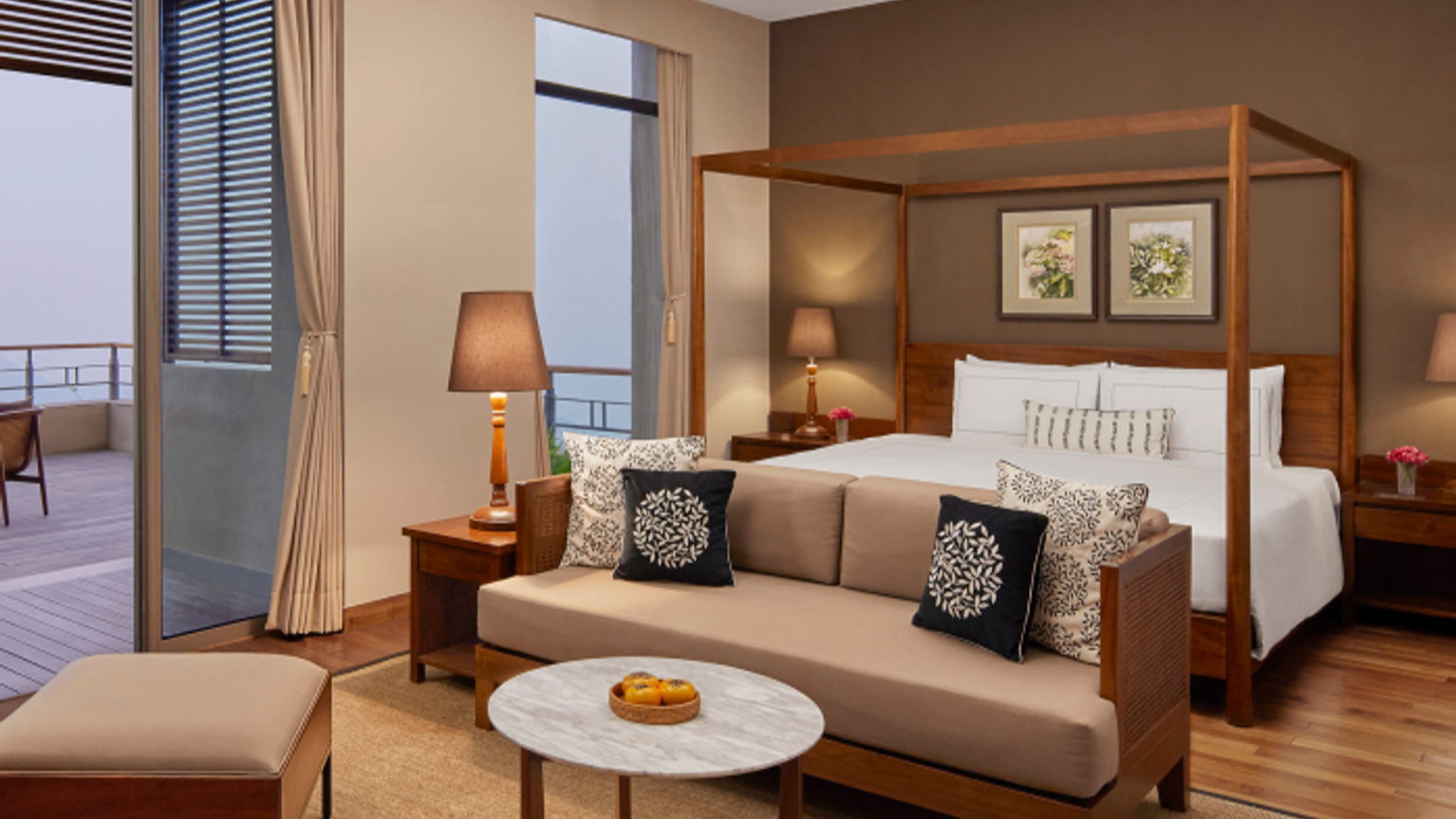 LUXURY GRANDE ROOM VALLEY VIEW