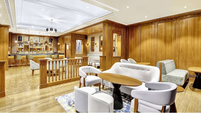 All Out Bar & Lounge