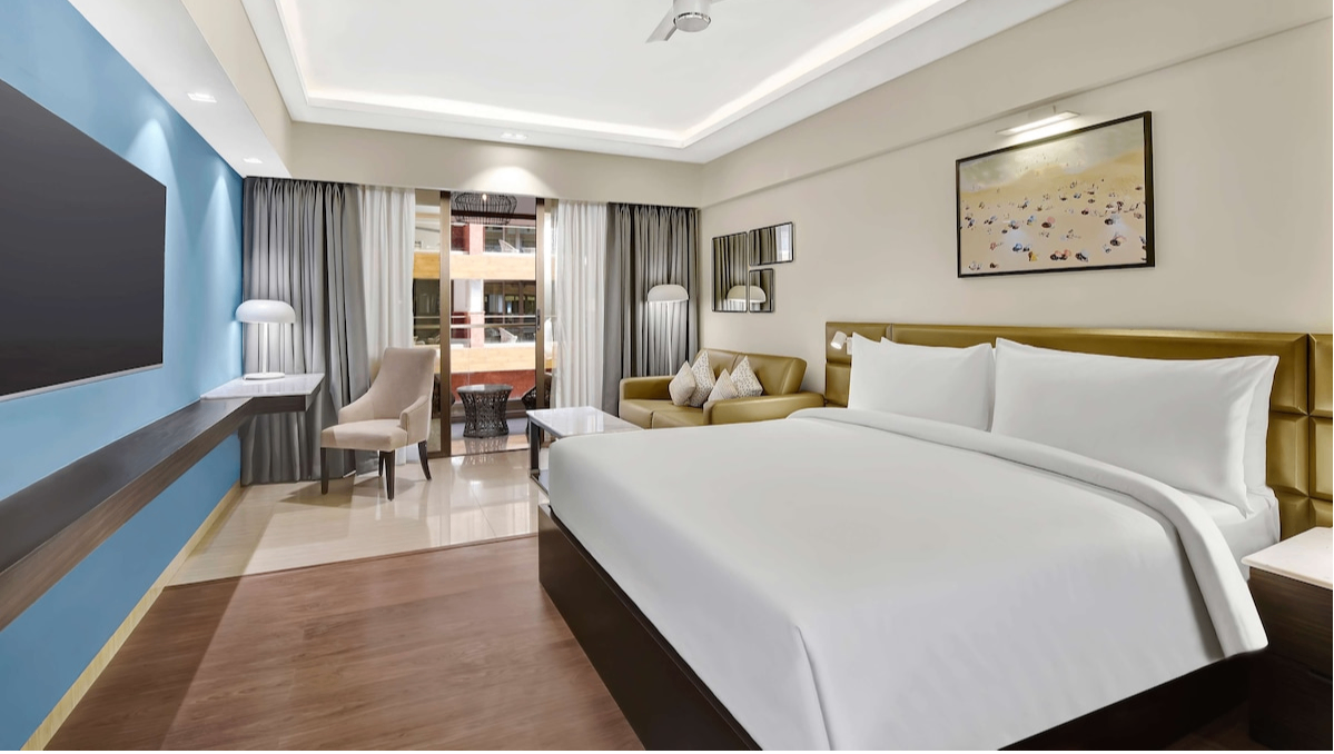 Premium Room with Balcony – Pool View